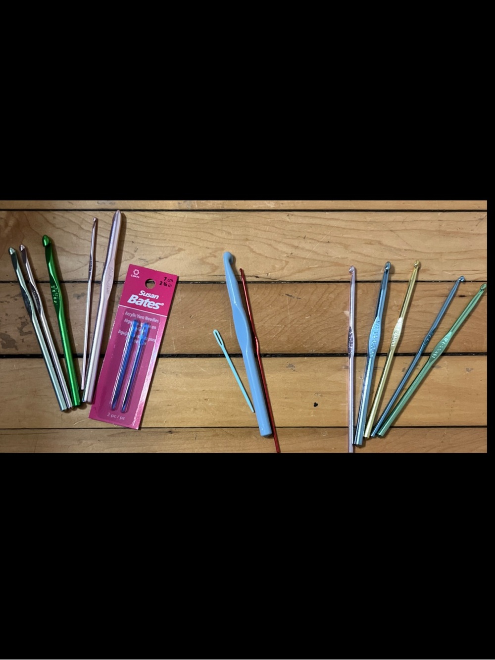 15 pc lot Susan Bates Boye crochet hooks assorted sizes yarn needles crochet